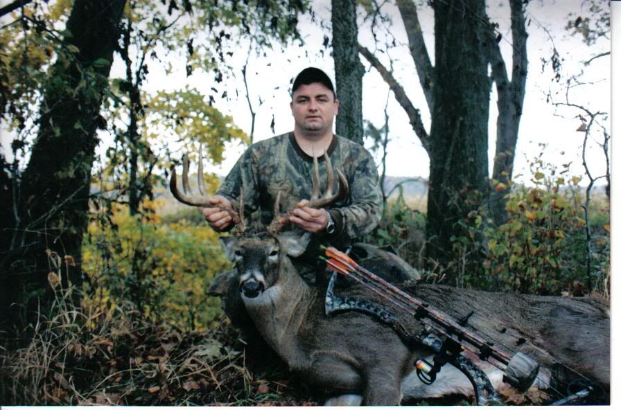 1RodwithhisBuckbowseason2003.jpg
