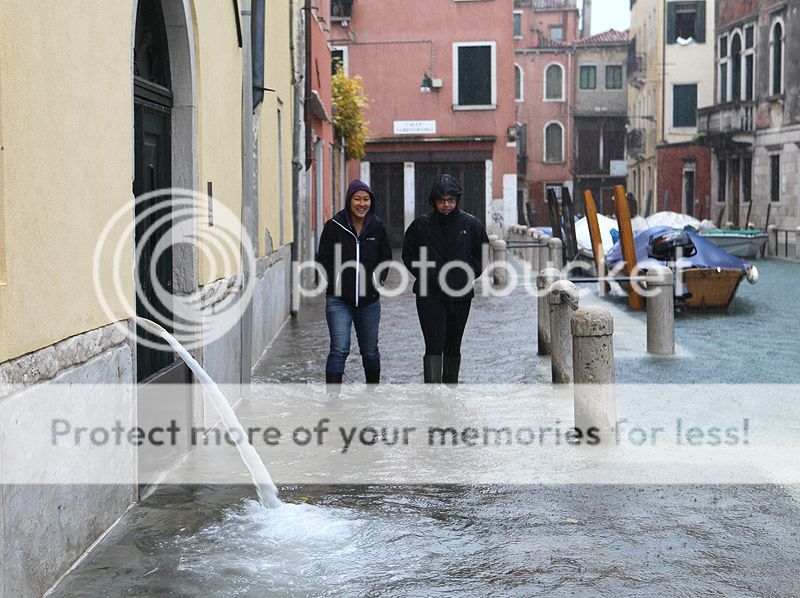 https://i759.photobucket.com/albums/xx238/z_nataly/Venezia%20acqua%20alta%202013/IMG_9192_zpsfe26fbd9.jpg